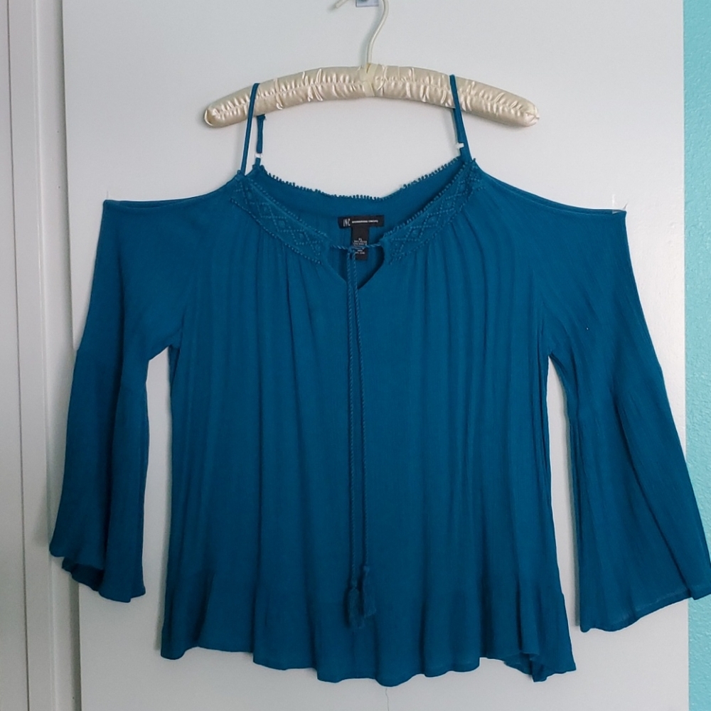 Open shoulder teal top